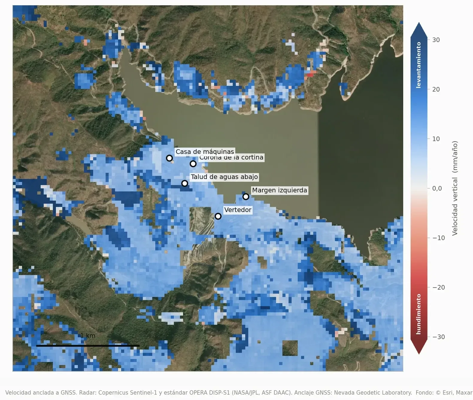 Mapa de velocidad vertical de la presa La Yesca, con la corona de la cortina, el talud de aguas abajo, el vertedor, la casa de máquinas y la margen izquierda marcados.