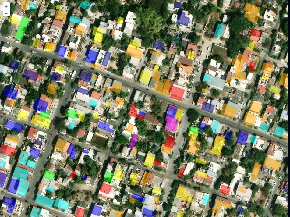 AltiaVisor: ortofoto de un barrio con cada edificio delimitado como un polígono propio.